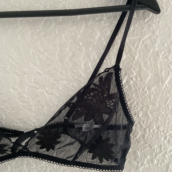 Urban Outfitters Out From Under Black Floral Lace Bralette - Picture 3 of 4